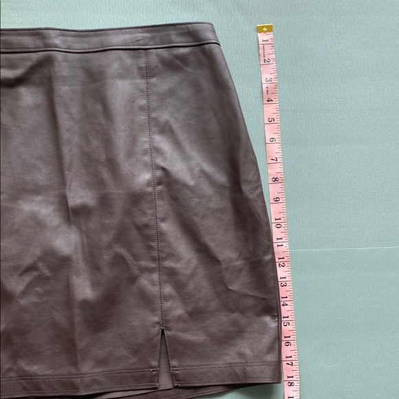 Abercrombie Vegan Leather Skirt - Picture 6 of 7